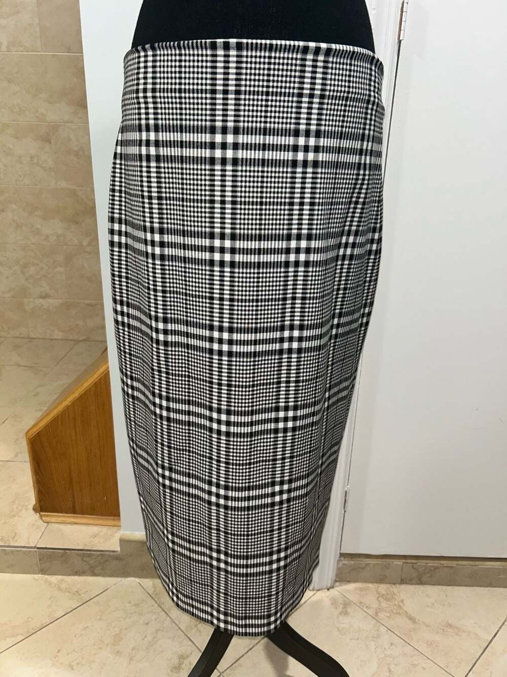 Zara Woman Black and White Plaid Midi Skirt